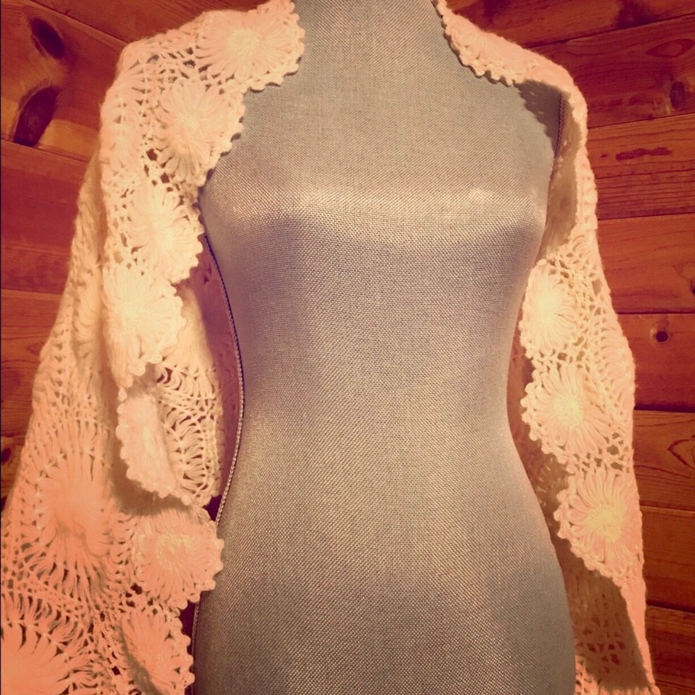 Vintage virgin wool shawl wedding